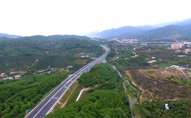 起于五指山市终于三亚市的海南省山海高速公路正式通车运营