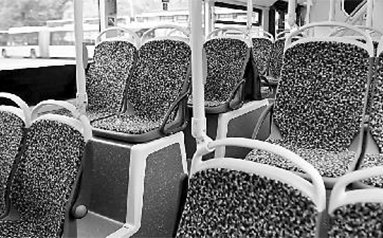 柏林民众告别​有“柏林巴宝莉”美誉的特色公交座椅