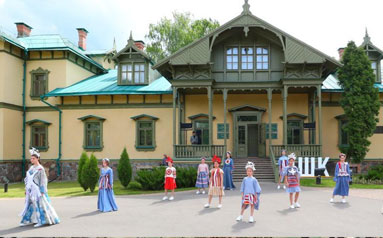 白俄罗斯首都明斯克举办名为“美丽初夏2021”的儿童服装设计展