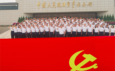 中国铁建新党员代表入党宣誓活动在京举行