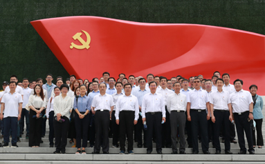 新兴际华集团参观中国共产党历史展览馆