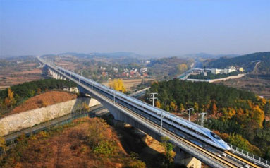 京广高速铁路贯通中国领先世界