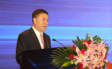 中国煤炭地质总局党委书记、局长赵平宣读倡议