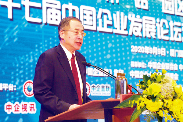 中国企业联合会常务副会长兼理事长朱宏任致开幕词