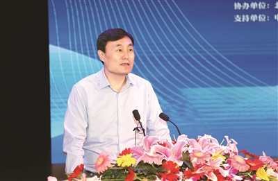 《中国企业报》集团社长、中国企业园区国际合作联盟执行主席吴昀国在分论坛中发言