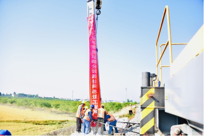 水蚌線年家崗站部分線路掛網改造工程第一桿成功組立