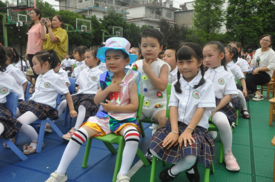 04 歙县王村中心幼儿园 又到了一个快乐毕业季652.png