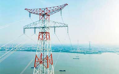 世界最高输电铁塔长江大跨越段线路贯通