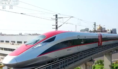 “一带一路”标志性项目迎来新进展 雅万高铁首批列车由雅加达转运万隆