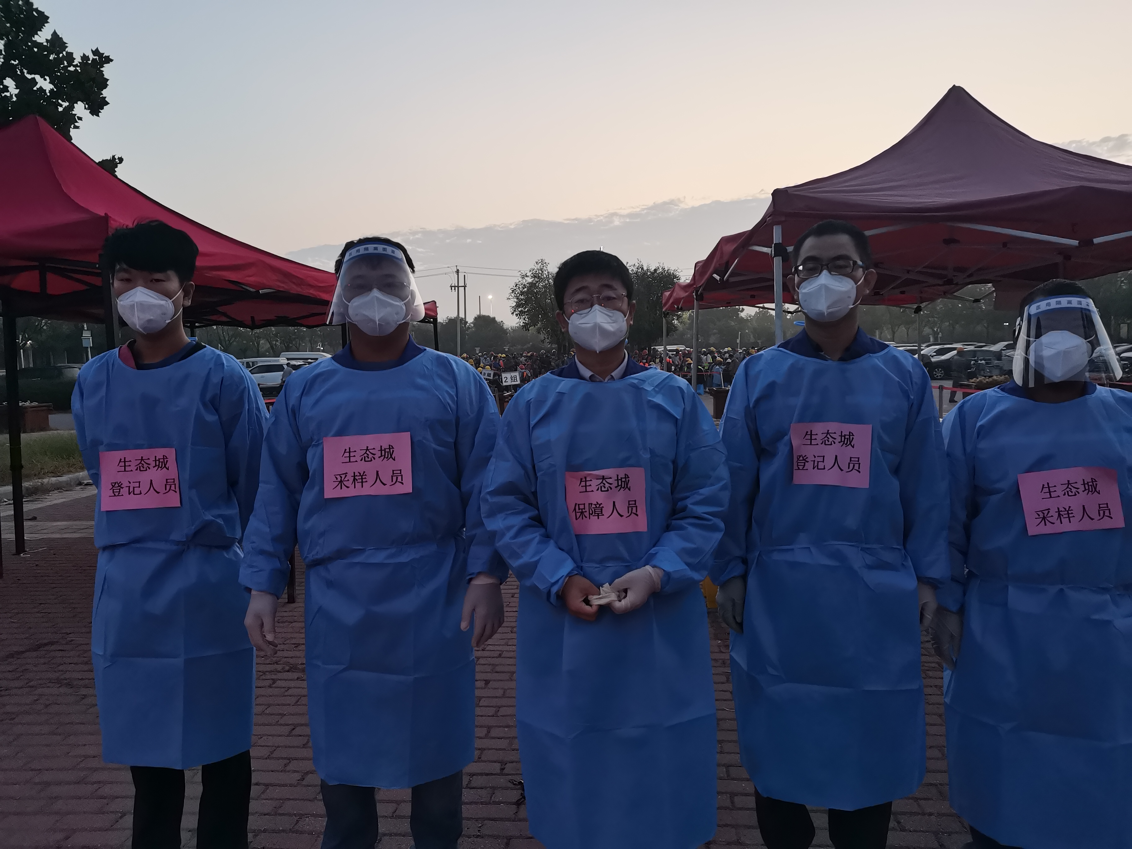 中国五冶集团动漫园小学项目管理团队加入核酸检测志愿者队伍.jpg