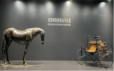 梅赛德斯-奔驰品牌史上能效最优车型亮相北京
