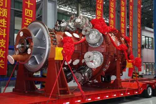 27 国内首台自主研制F级50兆瓦重型燃气轮机在东方电气完工发运303.png