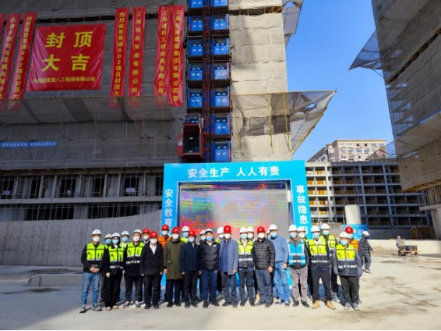 19 中建八局上海公司第四分公司黄浦802项目主体结构顺利封顶485.png
