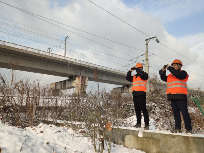 31 戰(zhàn)風雪斗嚴寒 保春運護安全493.png