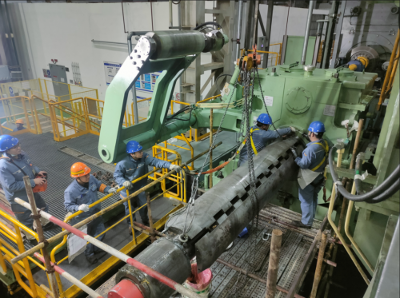 中冶宝钢宝武铝业项目首次完成西马克轧机卷曲机修复工作