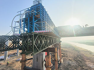 京港澳改扩建工程5标项目部完成首个主墩盖梁浇筑
