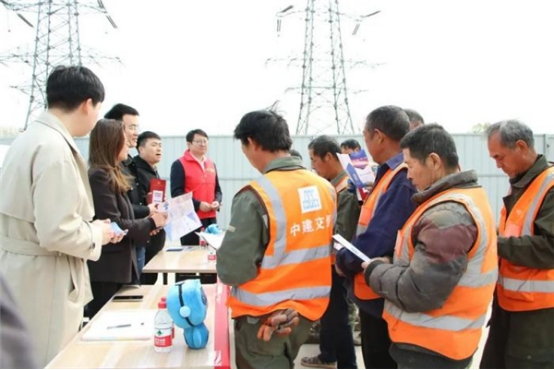 02 傳承雷鋒精神l中建交通河南公司讓青春在奮斗和奉獻(xiàn)中綻放絢麗之花500.png