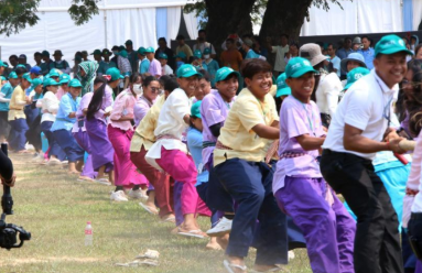 柬埔寨举行宋干节庆祝活动