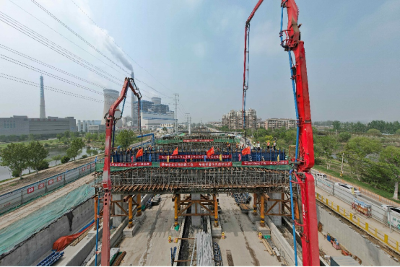 徐丰公路快速化改造工程（涉铁段）项目首榀盖梁顺利完成浇筑