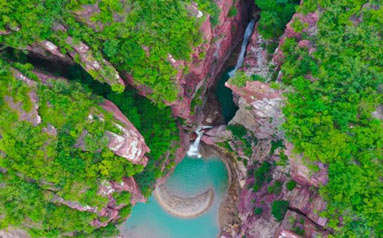 邊觀影邊排隊(duì) 景區(qū)降“躁”很貼心