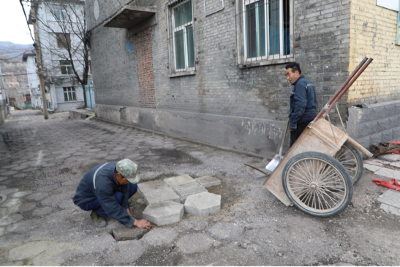 晉能控股集團(tuán)軒崗煤電公司焦家寨礦修路便民暖人心