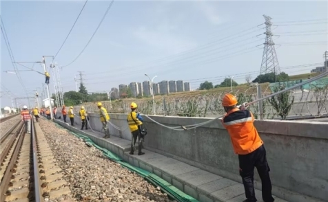 合肥枢纽供电线上跨合肥市包公大道顺利架设