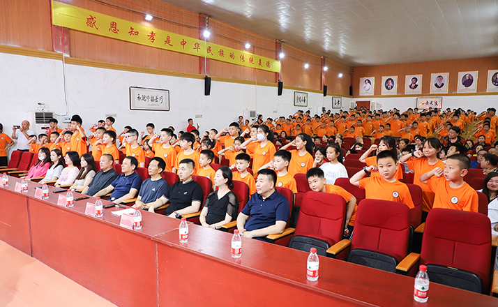 第六届郑州慈善“磨心励志”夏令营活动正式开营