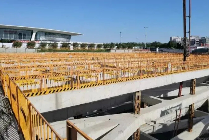 天津市滨海西站市政配套工程南广场主体结构封顶