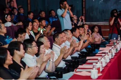 “傾心聚力 建設(shè)美好益陽(yáng)”慰問(wèn)演出走進(jìn)中交二航局益陽(yáng)片區(qū)項(xiàng)目