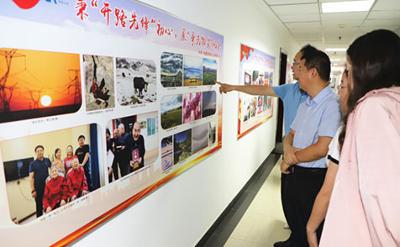 中铁一局物贸公司成功举办首届企业文化节书画摄影作品展
