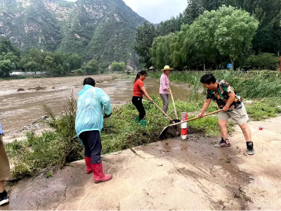 【聚焦抗洪一線 助力災后重建】風雨中的平凡英雄 懷柔區(qū)琉璃廟鎮(zhèn)黨員干部深入搶險救災一線紀實