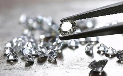全球天然钻石价格暴跌