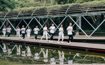 行業(yè)重磅！鴻星爾克發(fā)布國(guó)內(nèi)首創(chuàng)公園跑鞋奇彈5.0