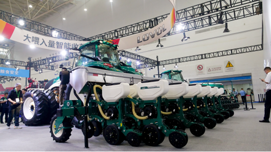A1 引领中国农机智造再上新台阶 潍柴雷沃全国会多款全场景新品重磅亮相1905.png