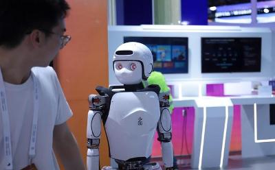政策加持人形机器人行业发展提速 产业链公司紧锣密鼓谋篇布局