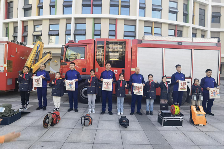 五彩画笔致敬火焰“蓝” 消防安全宣讲进小学校园