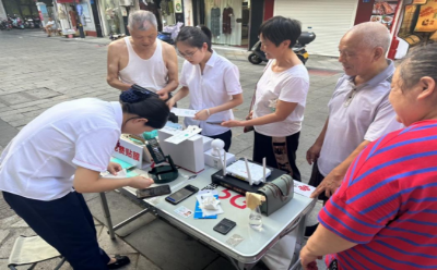 联通好服务 用心为客户——襄阳联通城区汉江路营业厅送服务进社区