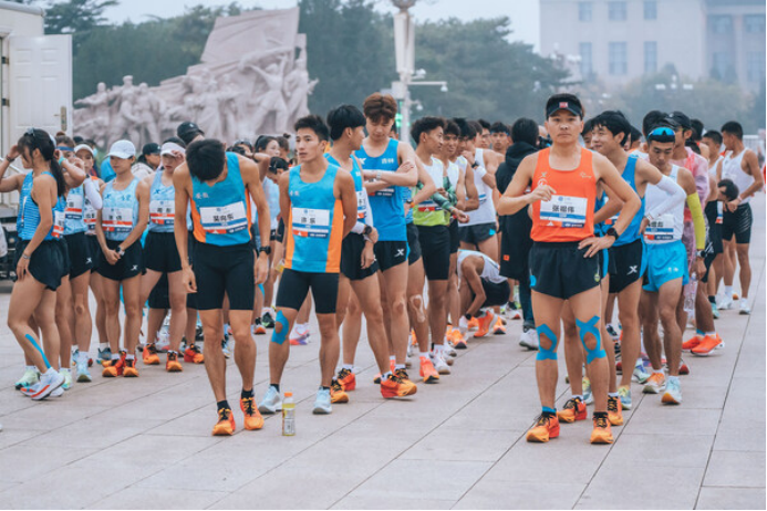 12 廣馬全局占比第一 特步跑鞋正成為大眾之選2014.png