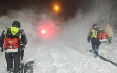 連夜搶戰(zhàn)暴雪，保障地鐵運營