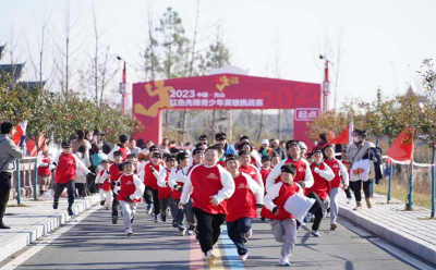 跟著紅色賽事去旅游，首屆“紅色先鋒”青少年英雄挑戰(zhàn)賽正式開(kāi)賽！