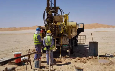 中企自研“绿色钻机”在阿联酋油田开钻