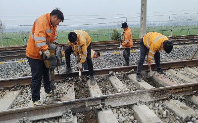 安徽鐵路亳州線路車(chē)間:全力整治病害，快速提升設(shè)備質(zhì)量