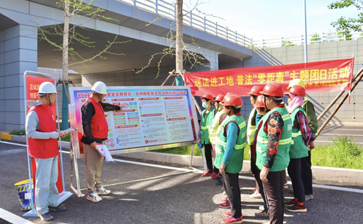 中鐵上海局濟南水發(fā)項目開展“送法進工地 普法零距離”活動