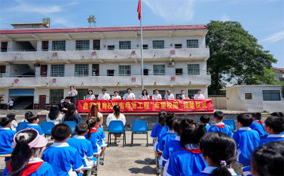 鑫莘教育携手湖南希望工程  为娄星区托山学校学子捐赠“希望校服”