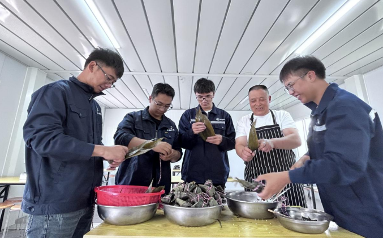 工地飘粽香 浓情过端午