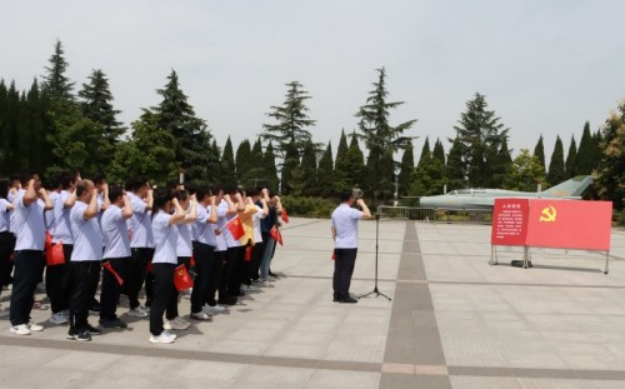 27 中建八局装饰与长安大学地测学院联合开展主题党日活动327.png