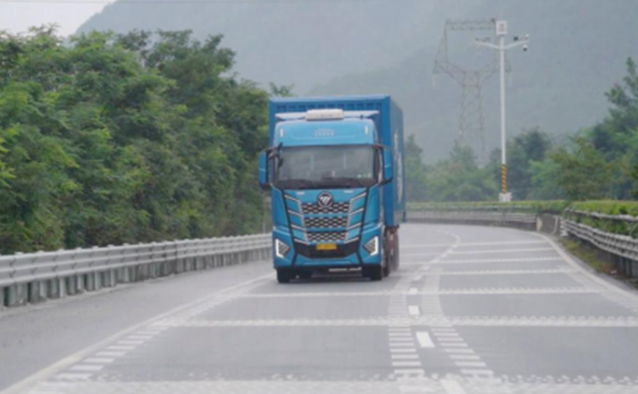 全程2903km 百公里气耗29.9kg 欧曼自动挡燃气车云巅穿越之旅尽显运输赢实力