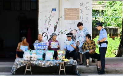 安徽阜南：農(nóng)家門口講防騙知識