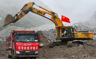 抢通“生命通道”！中国交建汉源九安公路项目部全力驰援当地应急抢险工作