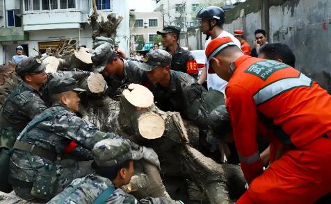 中建民筑集團勇?lián)鐣熑?臺風過后援助行動暖人心真情